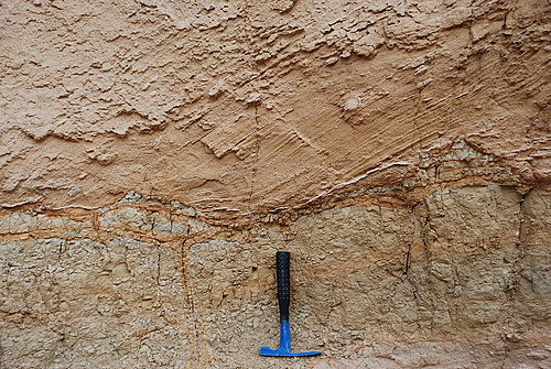 【图】砂岩中斜层理和结核