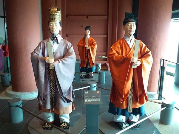 日本奈良时期文官礼服的复原蜡像。