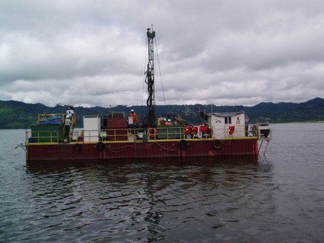 【图】专门研制的湖泊考察钻探船